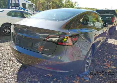 2022 Tesla Model 3 Long Range Dual Motor All-Wheel Drive z USA, uszkodzony, nr VIN 5YJ3E1EB3NF257158